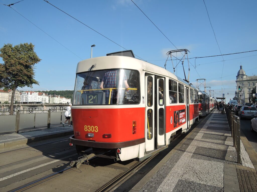 6692-linka-21-palackeho-namesti-dpp-tatra-t3r-p-8303