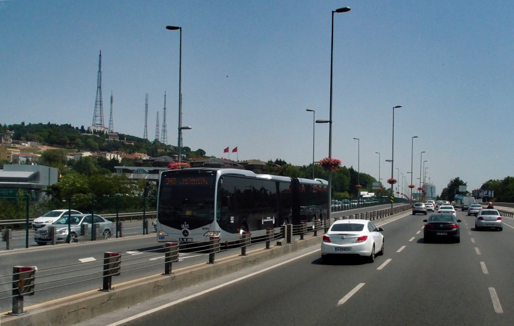 Mercedes CapaCity na metrobusové lince 34A směr Cevizlibağ (foto: OK)